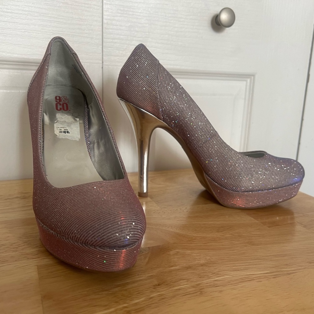 9&CO. sparkle pumps size 9.5